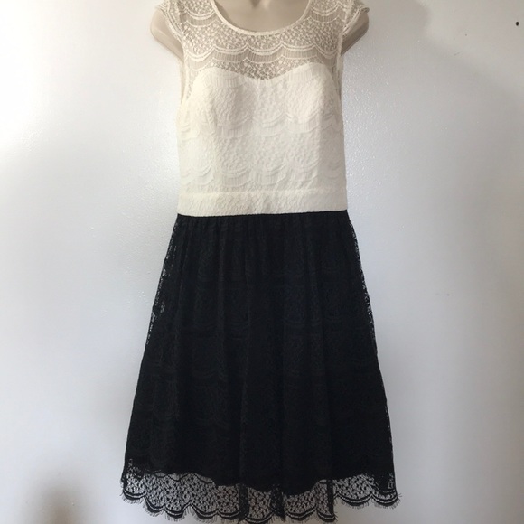Jessica Simpson Ivory/Black Lace Midi Dress Sz 6 NWT MSRP: $200 - Picture 5 of 7